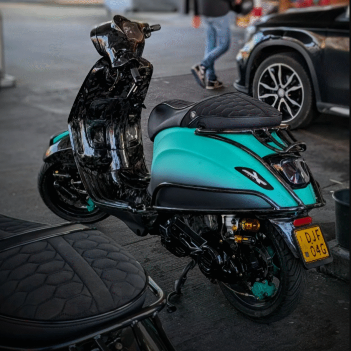 Vespa Sprint/Primavera Mono zadel Audi Style CUSTOM - Afbeelding 2