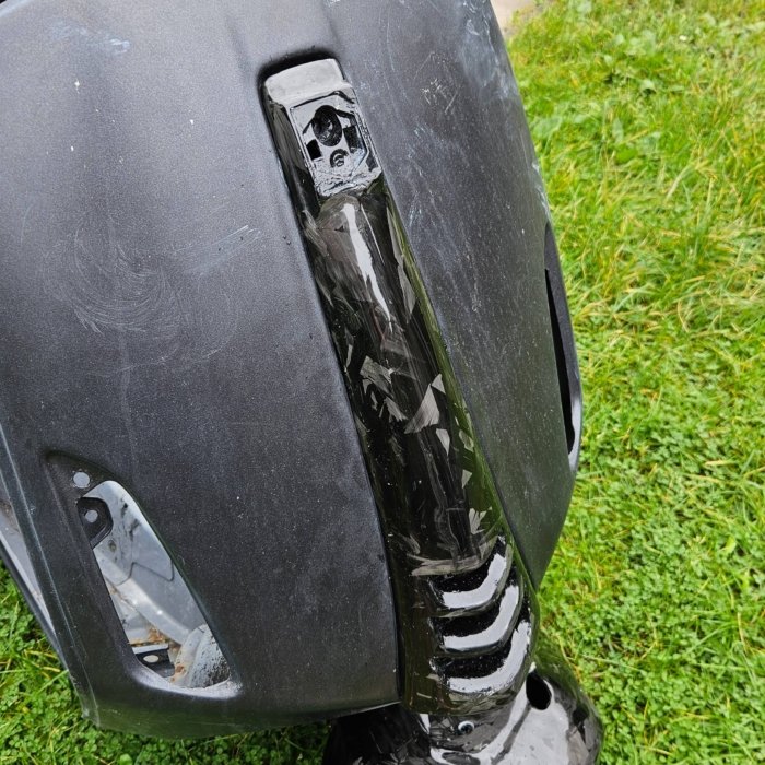 Forged Carbon Claxonneus Vespa Sprint (slechte pasvorm en schade)